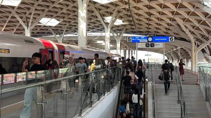 Tiket Mudik-Balik Naik Kereta Cepat Whoosh